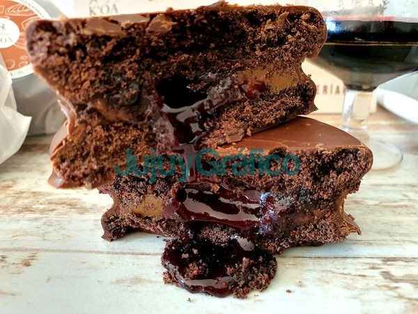 El primer alfajor de harina de orujo de vino Malbec 4 El primer alfajor de harina de orujo de vino Malbec 3