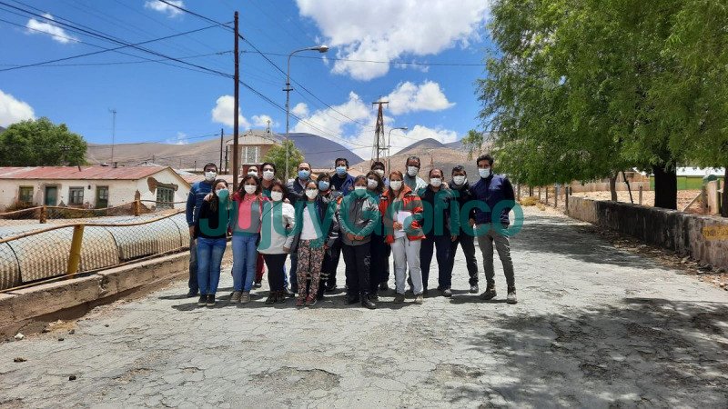 Entrega de material administrativo al Hospital El Aguilar 1