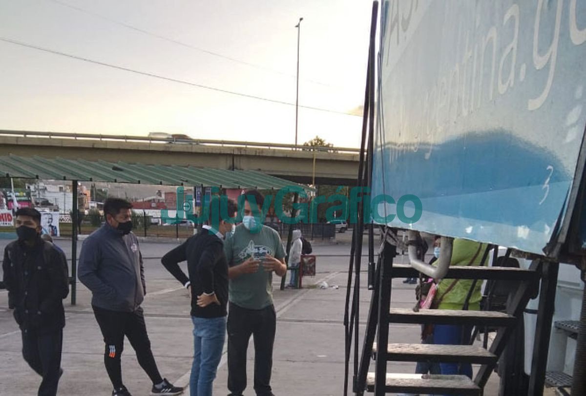 Hasta el 6/11 en el camión fábrica de DNI en las puertas del Estadio 23 de Agosto 3 Hasta el 6 11 en el camion fabrica de DNI en las puestas del Estadio 23 de Agosto 1