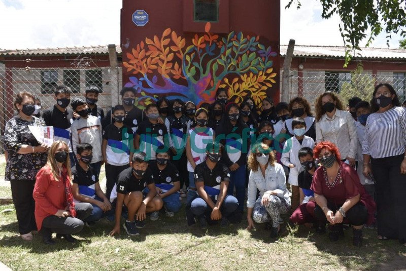 La ministra Bovi recorrio exposiciones de la Escuela Marina Vilte 1