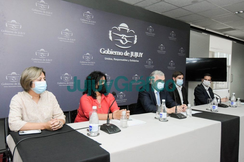 Morales entregó recursos para afianzar la producción forestal 2 Morales entrego recursos para afianzar la produccion forestal 1