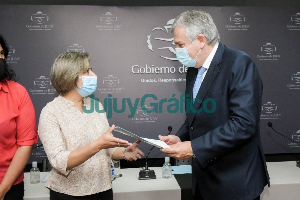 Morales entregó recursos para afianzar la producción forestal 3 Morales entrego recursos para afianzar la produccion forestal 3