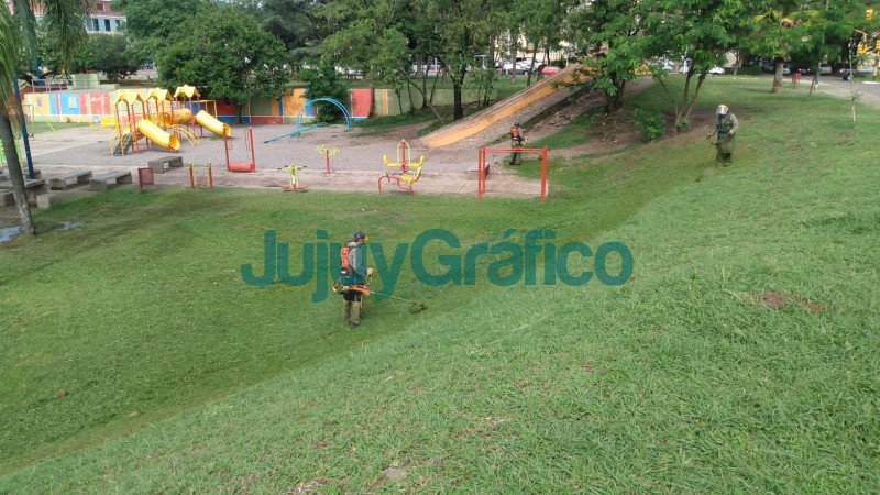 Desmalezamiento y tareas integrales en barrios capitalinos 2 Desmalezamiento y tareas integrales en barrios capitalinos 1