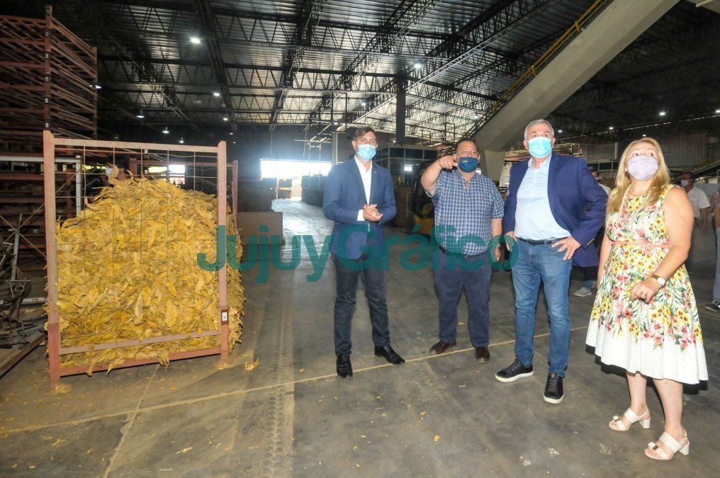Morales reafirmó el compromiso con el sector tabacalero 2 Morales reafirmo el compromiso con el sector tabacalero 3