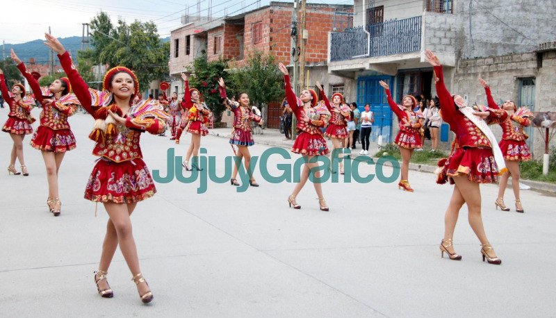 Con música, baile y color desfilaron las comparsas 3 Con musica baile y color desfilaron las comparsas 3