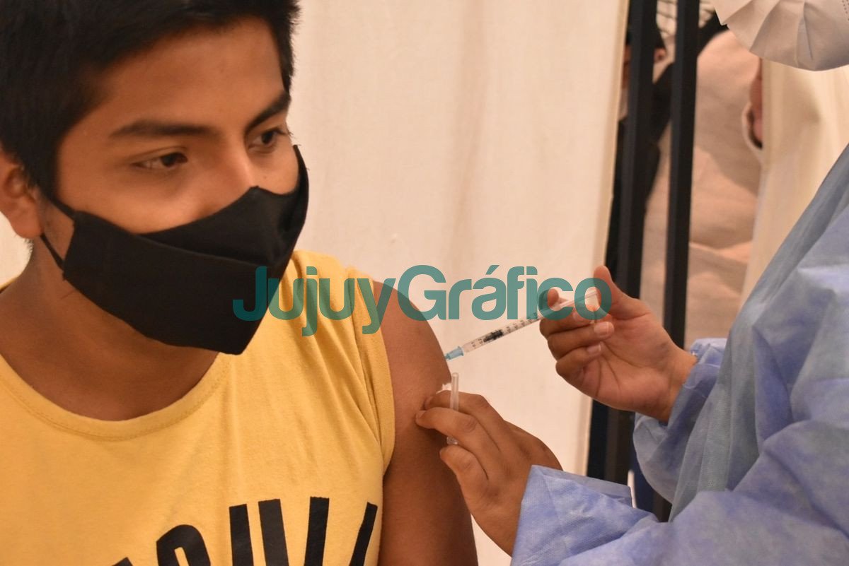 La tercera dosis Covid 19 se aplica a toda persona desde los 12 anos