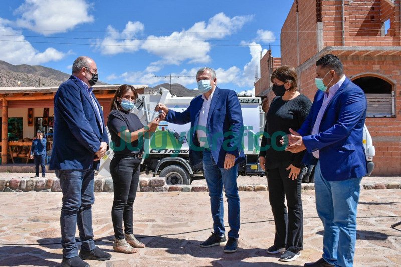 Morales entrego camiones recolectores en Uquia y El Moreno 1