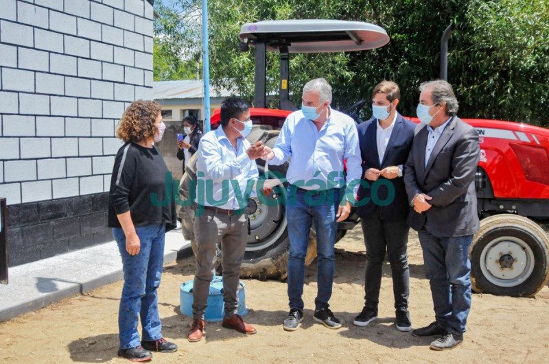 Morales inauguro el mercado de Puesto del Marques y entrego maquinaria para El Condor 1