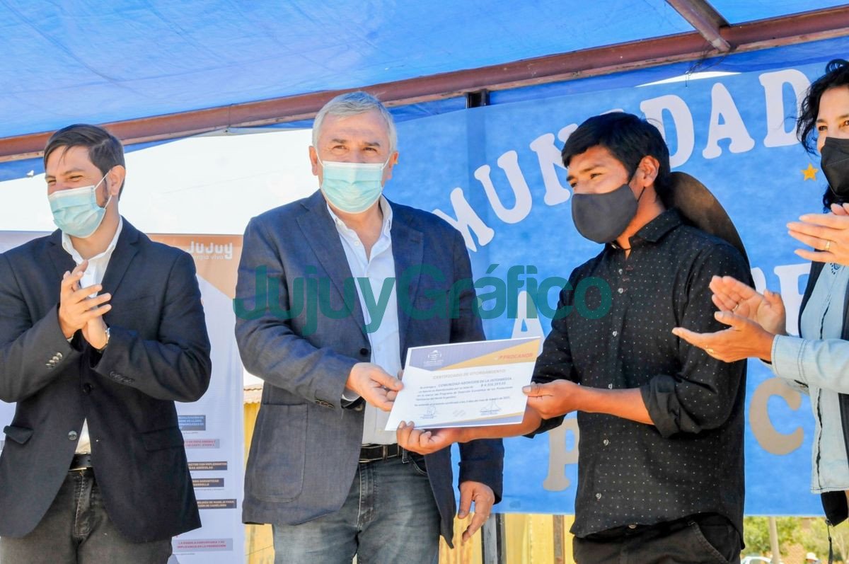Morales inauguro el mercado de Puesto del Marques y entrego maquinaria para El Condor 3