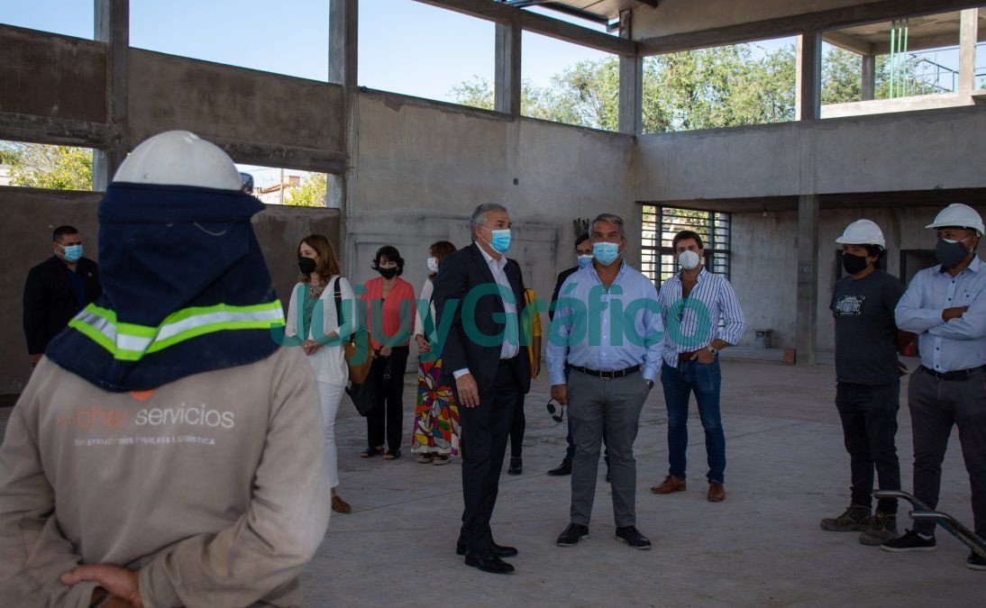 Morales paseo por las obras del Secundario N° 48 de Alto Comedero 3