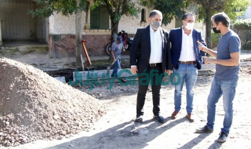 Obra de cordon cuneta en el barrio Chijra