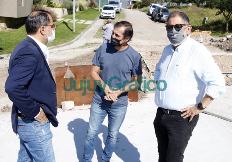 Recorrido por obras de pavimento en Bajo La Vina 1