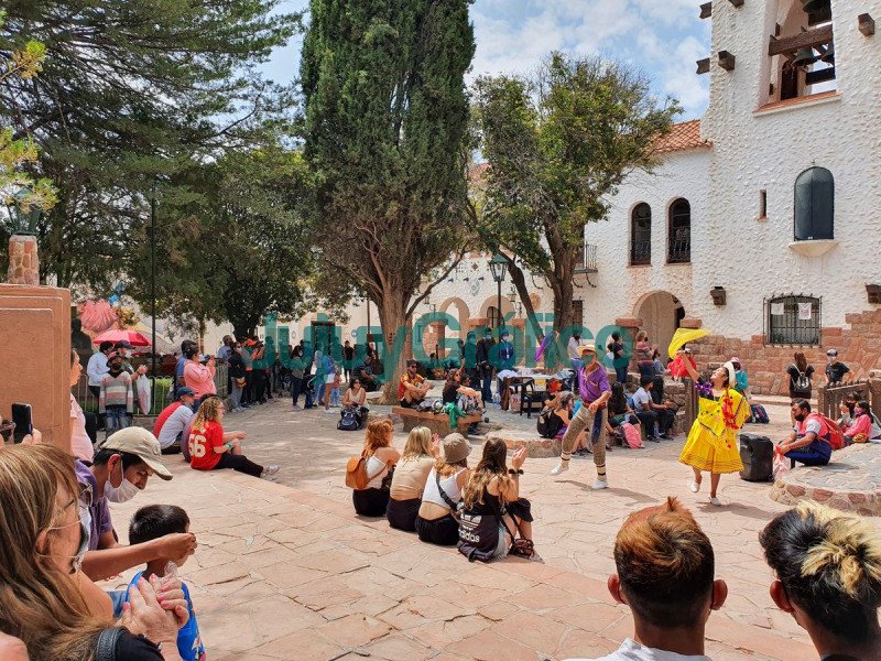 Positivo Carnaval de Ablande para el Turismo en Jujuy 2 Turistas en Humahuaca 1