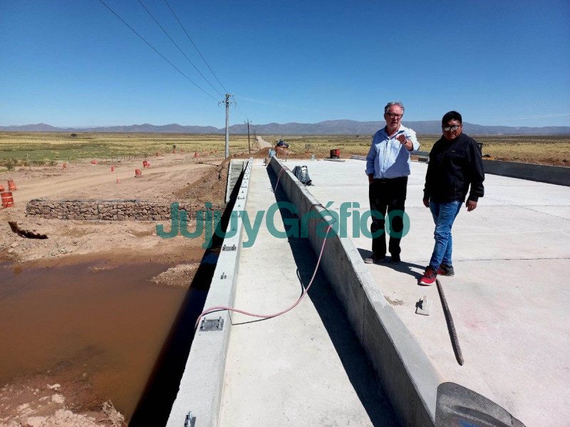 A finalizar las obras del puente sobre el río Miraflores 3 A finalizar las obras del puente sobre el rio Miraflores 3
