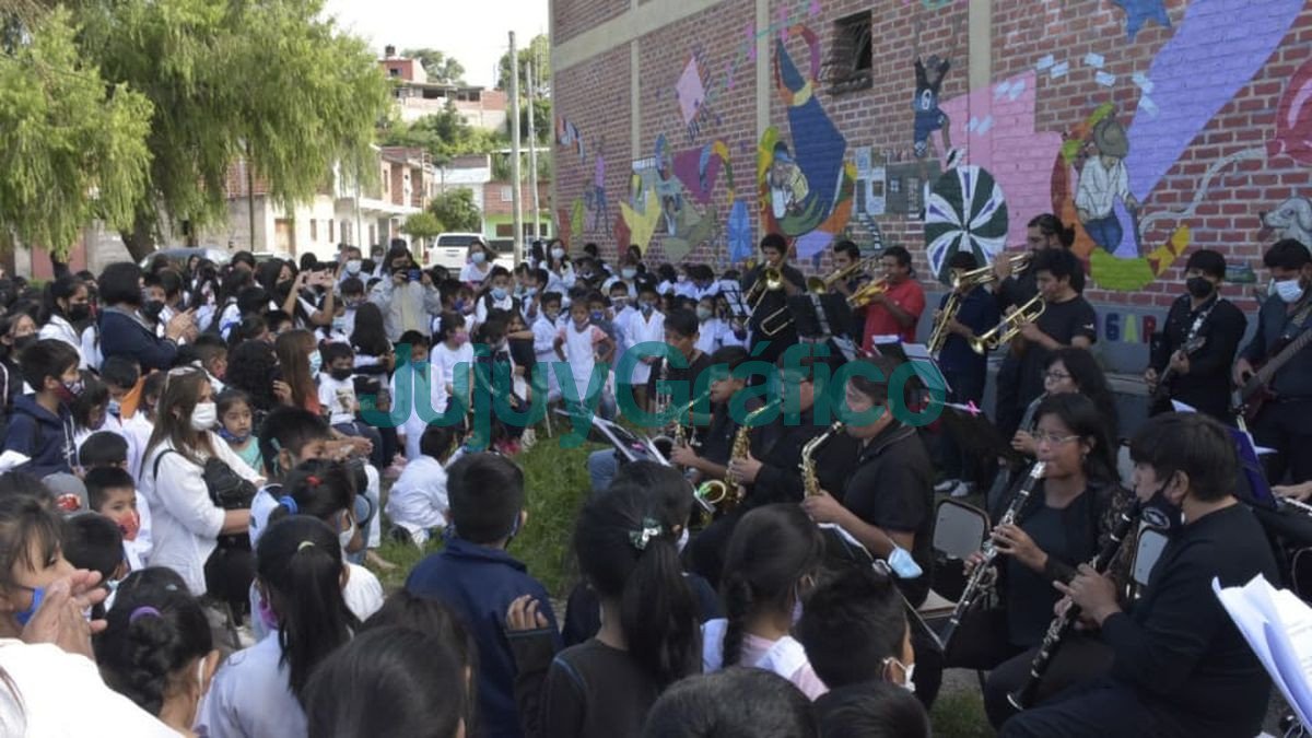Inauguran Mural en la Escuela Republica de Italia 2