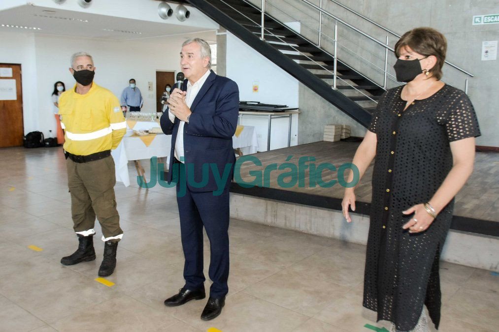 Morales recibió a brigadistas que combatieron el fuego en Corrientes 3 Morales recibio a brigadistas que combatieron el fuego en Corrientes 2