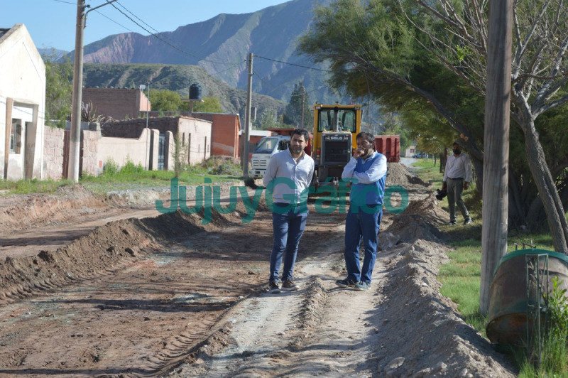 Obras de pavimentacion en avenida de Tumbaya 1