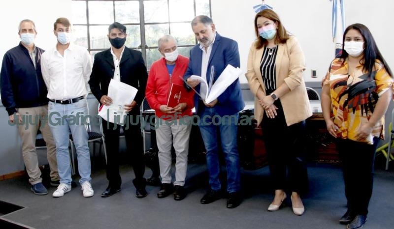 Ciudadano Distinguido de la Ciudad para el odontologo Anibal Alonso 1