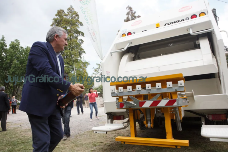 Morales entregó un camión recolector en Yala 2 Morales entrego un camion recolector en Yala 1