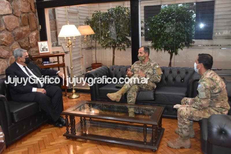 Visita protocolar del comandante de la 1a Division de Ejercito Argentino 1