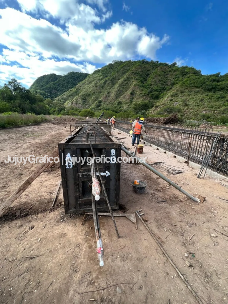 Avance del puente sobre la RP Nº6 del río El Molino 3 Avance del puente sobre la RP 6 del Rio Molino 1