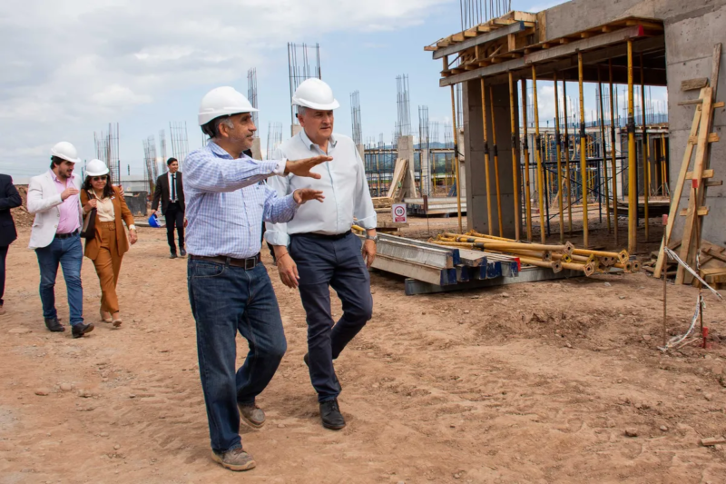 Morales paseó por la obras del nuevo hospital Oscar Orías 3 Morales paseo por la obras del nuevo hospital Oscar Orias 2