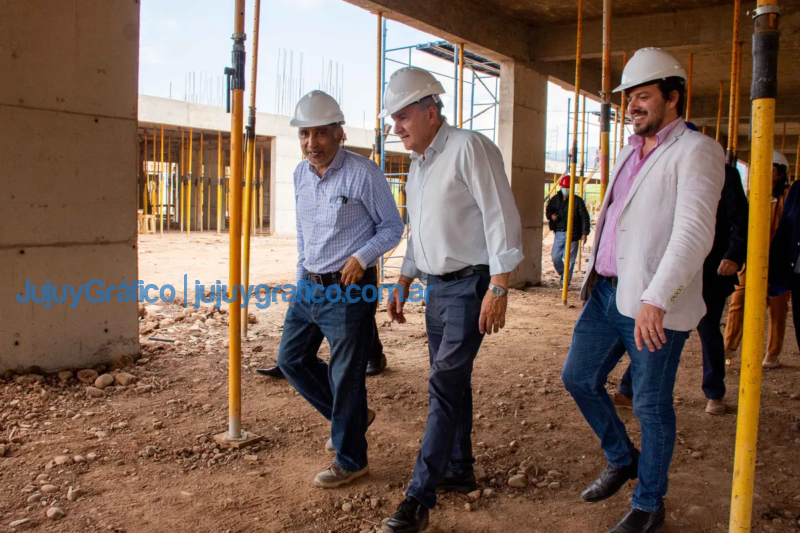 Morales paseo por la obras del nuevo hospital Oscar Orias 3