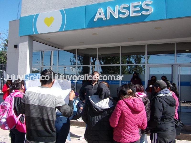 UTEPLIM se manisfestó en ANSES por despidos de la tercerizadora de limpieza 3 UTEPLIM se manisfesto en ANSES por despidos de la tercerizadora de limpieza 2