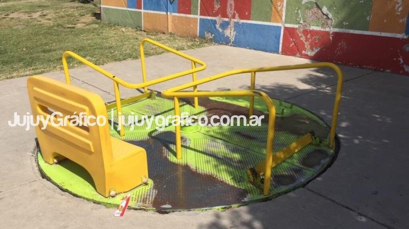 Vandalismo en plaza de los Inmigrantes 2