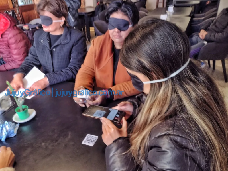 Desayuno a Ciegas para vivenciar la cotidianeidad de una persona con discapacidad visual 1