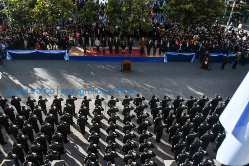 Juramento a la bandera nacional a cadetes del IUPS 1