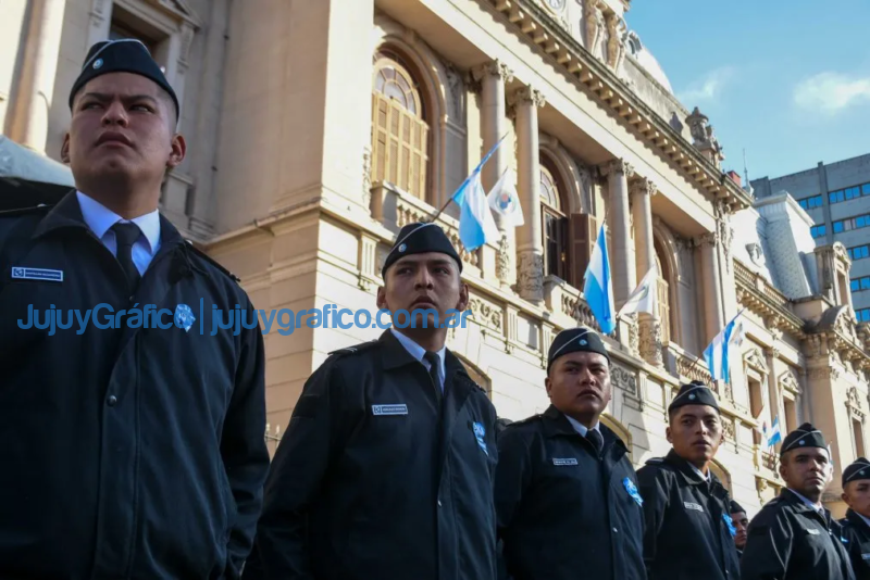 Juramento a la bandera nacional a cadetes del IUPS 3