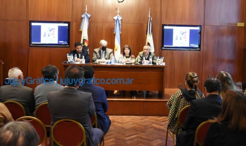 Reimpresión del libro “Vidas Paralelas” 4 Reimpresion del libro Vidas Paralelas 4