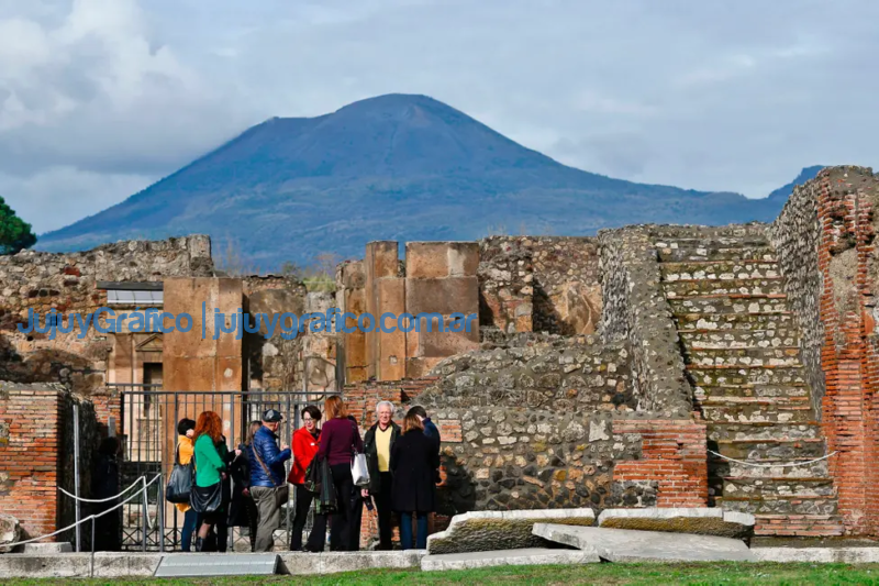 Siete destinos ideales para conocer gente mientras viajás 8 Arqueologia en Pompeya Italia