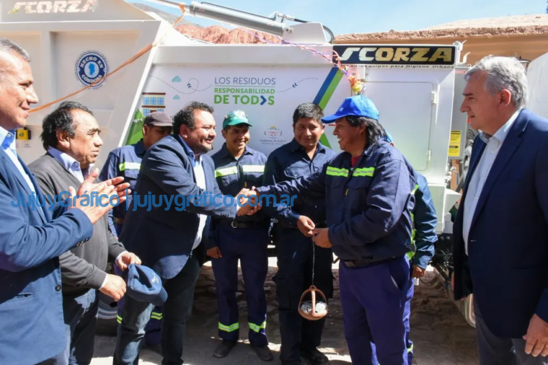 De gira por la Quebrada, Morales también entregó camión de GIRSU en Purmamarca 1 De gira en la Quebrada Morales tambien entrego camion de GIRSU en Purmamarca 3