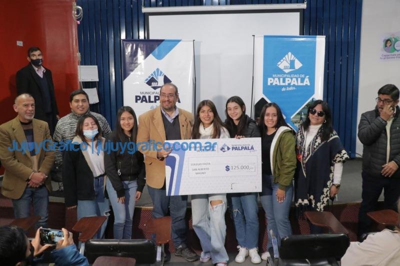 Entrega de subsidio para el armado de carrozas en Palpala 1