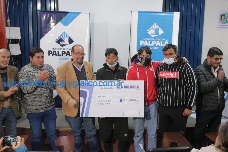 Entrega de subsidio para el armado de carrozas en Palpala 2