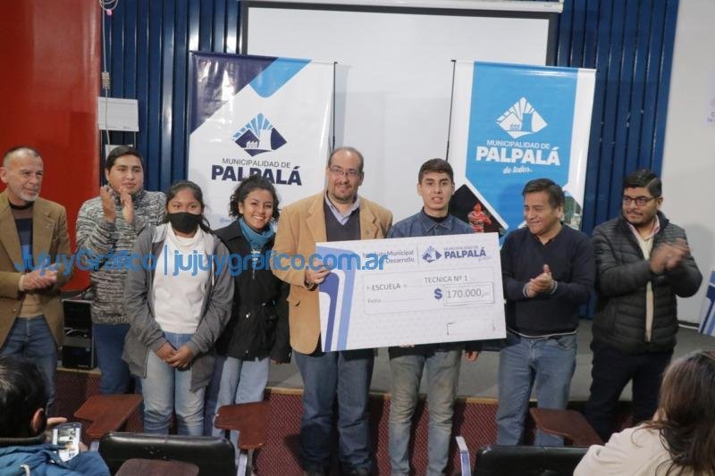 Entrega de subsidio para el armado de carrozas en Palpala 4