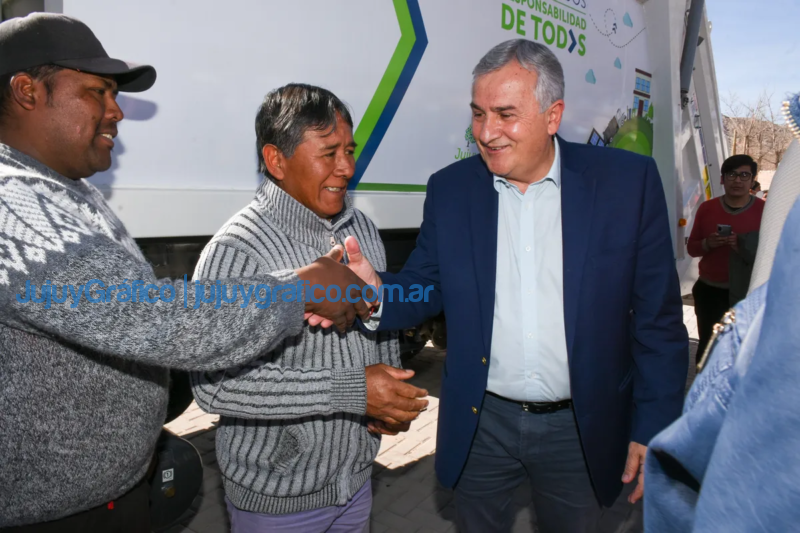 Morales entregó en Humahuaca un camión de GIRSU 3 Morales entrego en Humahuaca un camion GIRSU 2