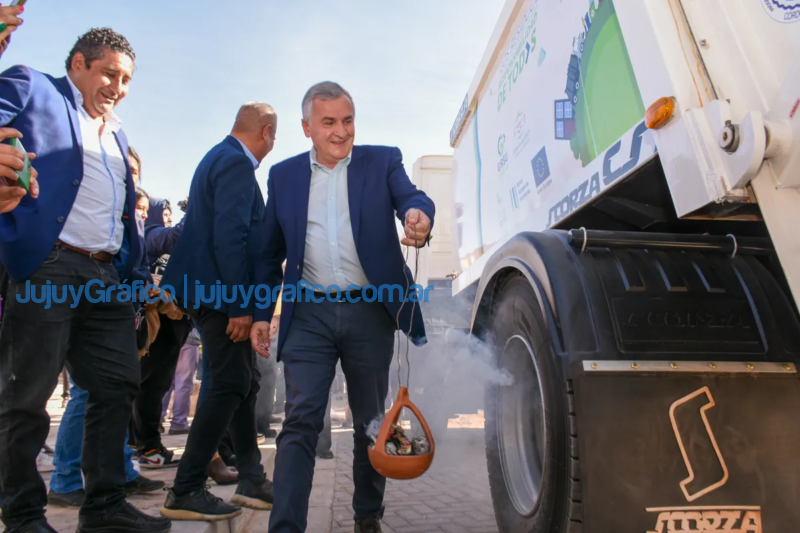 Morales entregó en Humahuaca un camión de GIRSU 4 Morales entrego en Humahuaca un camion GIRSU 3