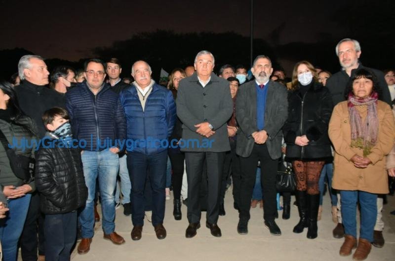 Morales y Jorge inauguraron la pasarela entre Campo Verde y Suipacha 3