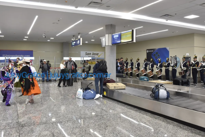 Se inauguró el vuelo Jujuy-Mendoza de Aerolíneas 6 Se inauguro el vuelo Jujuy Mendoza de Aerolineas 2