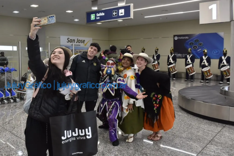 Se inauguró el vuelo Jujuy-Mendoza de Aerolíneas 2 Se inauguro el vuelo Jujuy Mendoza de Aerolineas 5