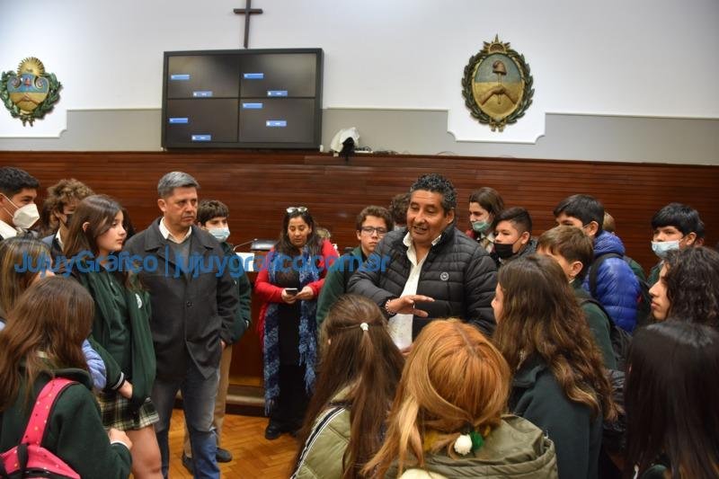 Alumnos del José Hernández visitaron la Legislatura 2 Alumnos del Jose Hernandez visitaron la Legislatura 1