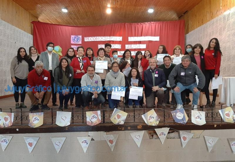 Bachillerato Provincial Nº 2 reconocido por proyecto Pedagógico e Institucional 1 Bachillerato Provincial No 2 reconocido por proyecto Pedagogico e Institucional 2