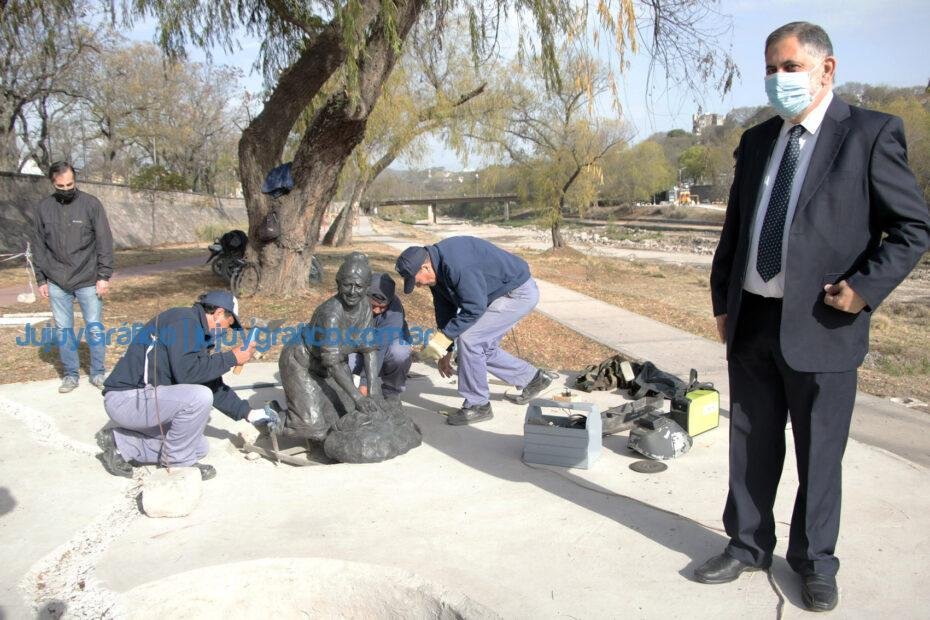 Instalaron esculturas de bronce de “Las Lavanderas” en el Parque Xibi Xibi 2 Instalaron esculturas de bronce de Las Lavanderas en el Parque Xibi Xibi 1