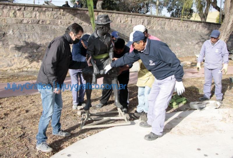 Instalaron esculturas de bronce de “Las Lavanderas” en el Parque Xibi Xibi 2 Instalaron esculturas de bronce de Las Lavanderas en el Parque Xibi Xibi 4