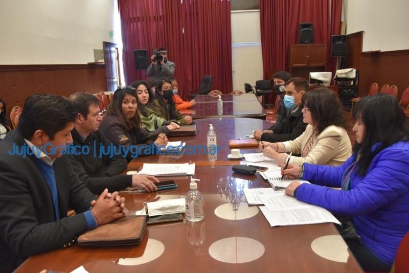 Legisladores se reunieron con la Asociación de Guías de Turismo 1 Legisladores se reunieron con la Asociacion de Guias de Turismo 1