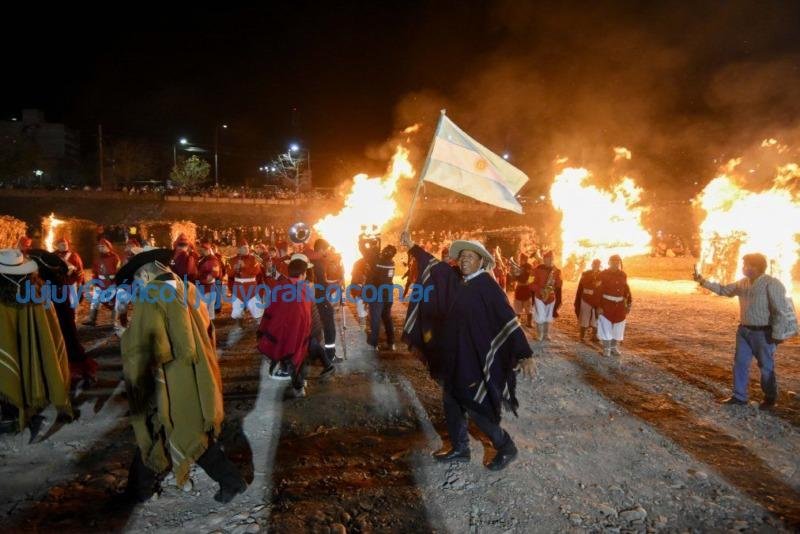 Marcha Evocativa: Se conmemoró el 210° aniversario del Éxodo Jujeño 19 Marcha Evocativa Se conmemoro el 210° aniversario del Exodo Jujeno 2