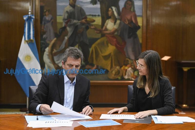 Jubilaciones: suba de 15,53% y tres bonos de $7.000 sin comprometer "el orden en las cuentas", dijo Massa 2 Sergio Massa y Fernanda Raverta